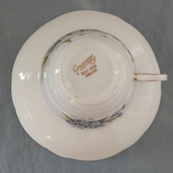 GROSVENOR BONE IN CHINA ENGLAND FLORAL BLUE WHITE SCALLOPED GOLD RIM TEA CUP - Picture 11 of 15